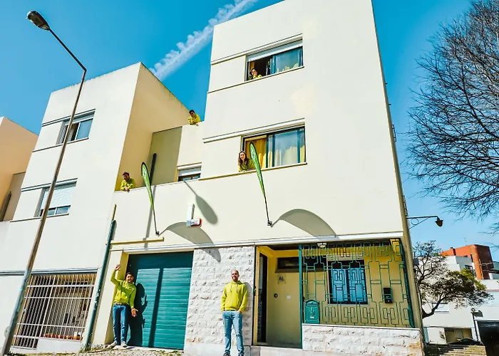 Help Yourself Hostels - Restelo Lisbon