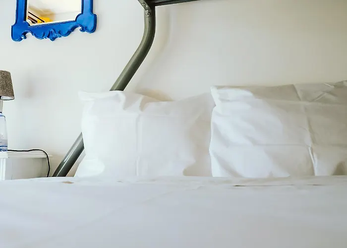 Help Yourself Hostels - Restelo Lisbon
